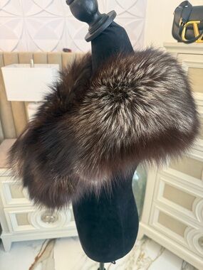 SAGA FURS SUPERB QUALITY TAG SILVER FOXFUR WRAP